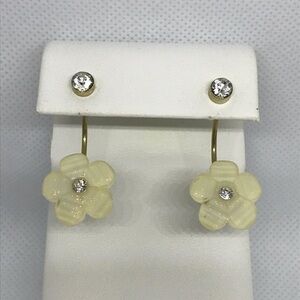 CREAM FLOWER EARRINGS ✨✨✨